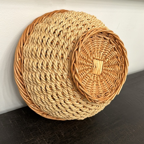 Vintage fNatural Woven fruits Basket - Picture 2 of 8